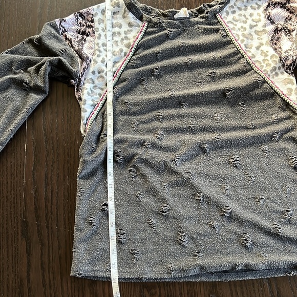 BiBi distressed sweatshirt with animal print, size S - Picture 9 of 9